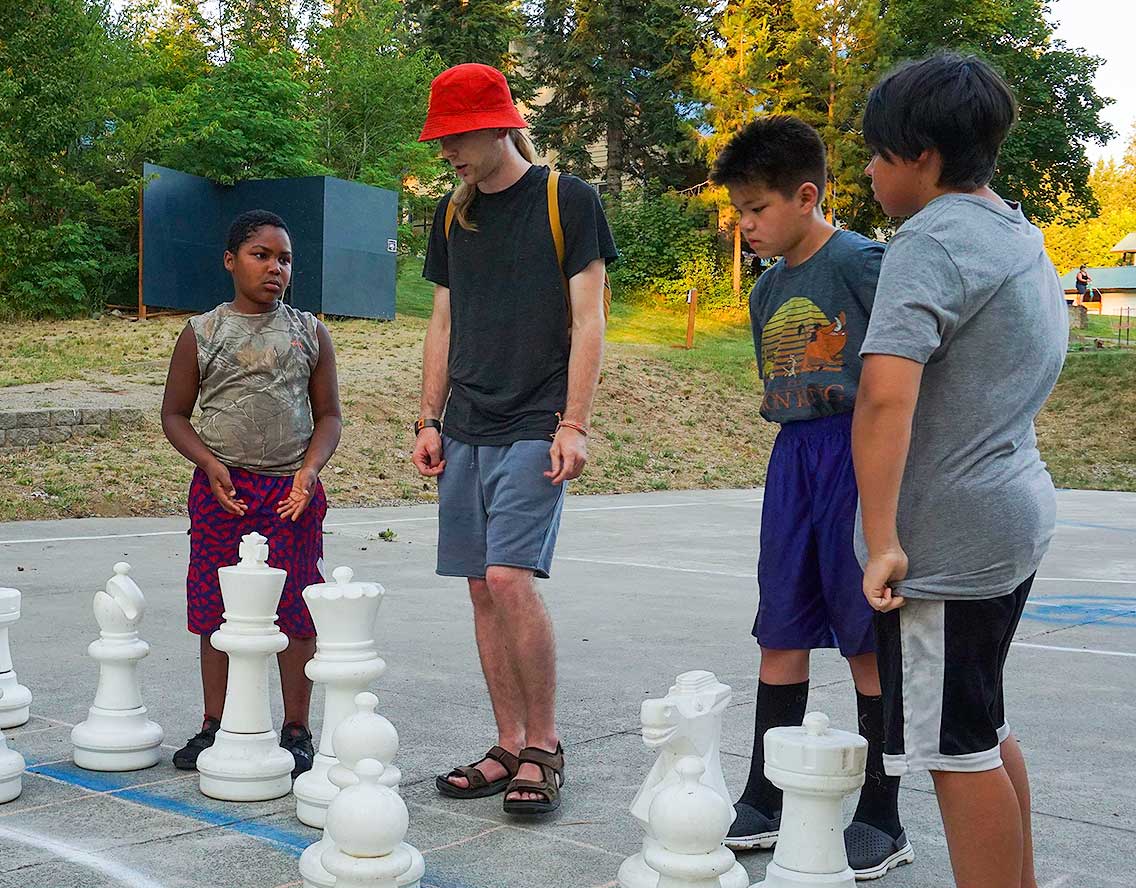 ElementaryArtPhoto3_2021 Kids playing chess