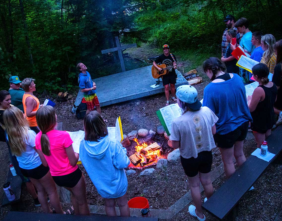 Twinlow Summer Children Camp Middle School Watersports campfire